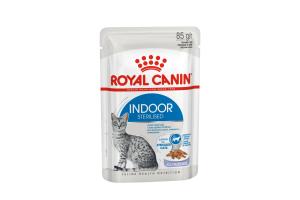 Royal Canin Indoor Sterilised Консервированный корм для взрослых кастрированных и стерилизованных кошек, живущих в помещении, кусочки в желе, 85гр